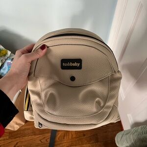 Tushbaby Hip Carrier Cream